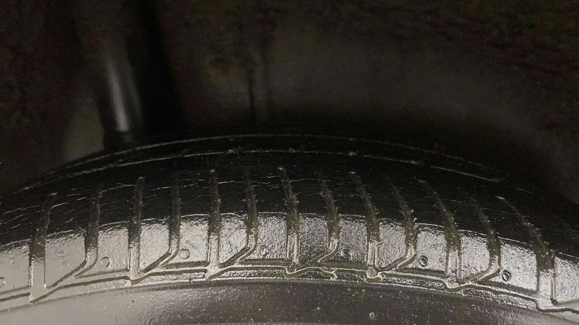 RHS-Rear-Tyre-Tread-19