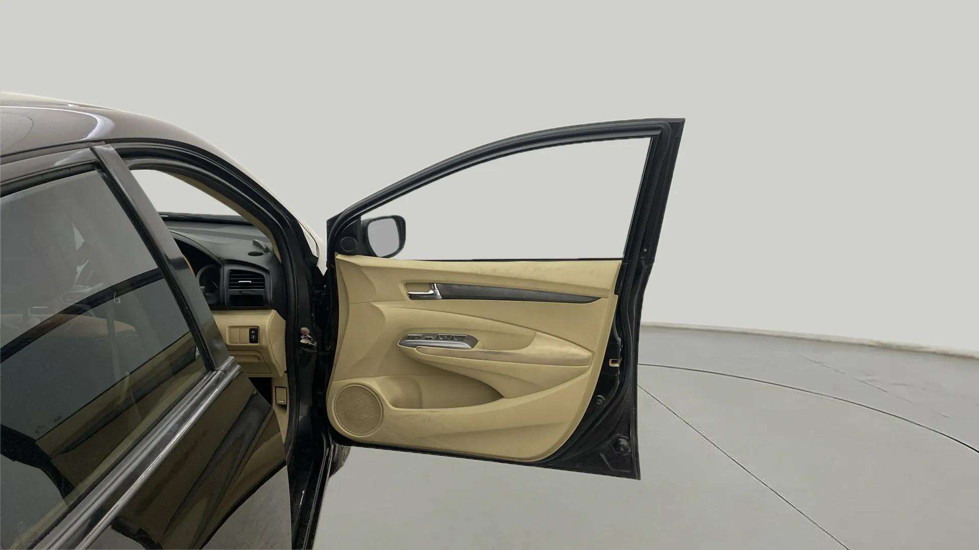 RHS-Front-Door-Open-32
