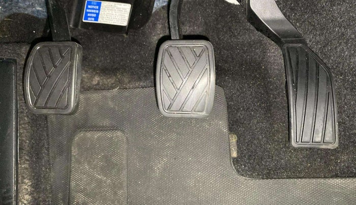 2021 Maruti Vitara Brezza LXI, Petrol, Manual, 19,754 km, Pedals