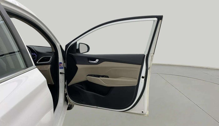 2017 Hyundai Verna 1.6 VTVT SX (O) AT, Petrol, Automatic, 86,948 km, RHS Front Door