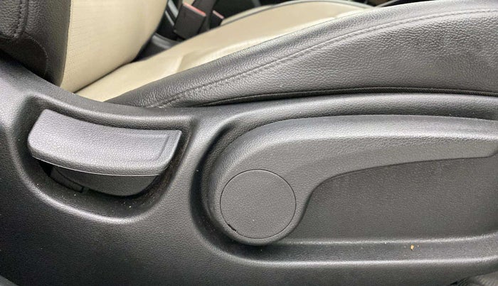 2017 Hyundai Verna 1.6 VTVT SX (O) AT, Petrol, Automatic, 86,948 km, Driver Side Adjustment Panel