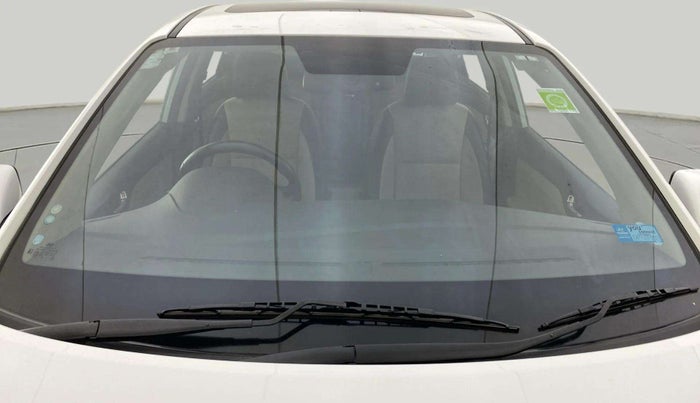 2017 Hyundai Verna 1.6 VTVT SX (O) AT, Petrol, Automatic, 86,948 km, Front Windshield