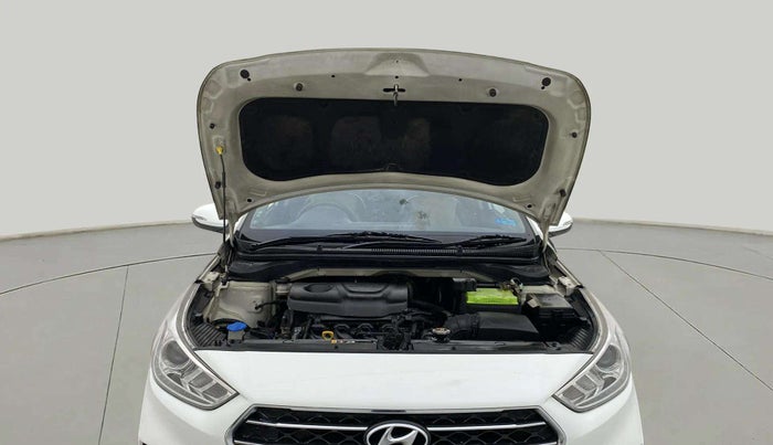 2017 Hyundai Verna 1.6 VTVT SX (O) AT, Petrol, Automatic, 86,948 km, Open Bonet