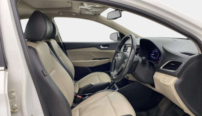 2017 Hyundai Verna 1.6 VTVT SX (O) AT, Petrol, Automatic, 86,948 km, Right Side Front Door Cabin