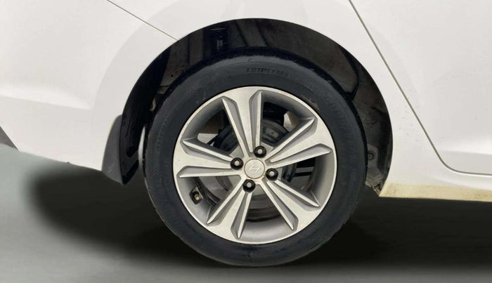 2017 Hyundai Verna 1.6 VTVT SX (O) AT, Petrol, Automatic, 86,948 km, Right Rear Wheel