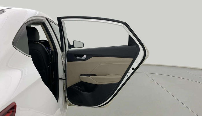 2017 Hyundai Verna 1.6 VTVT SX (O) AT, Petrol, Automatic, 86,948 km, RHS Rear Door