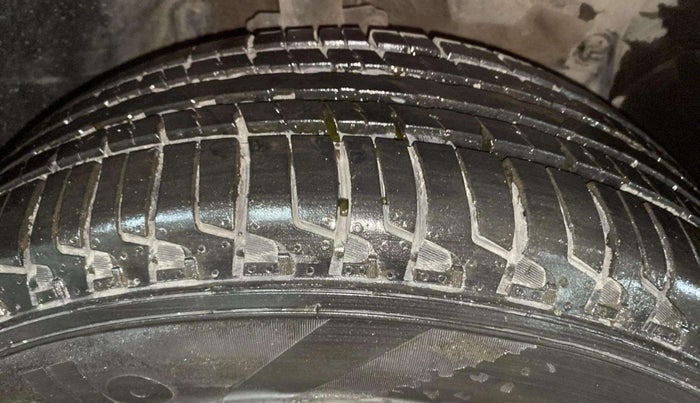 2014 Nissan Terrano XL (P), Petrol, Manual, 17,024 km, Right Front Tyre Tread