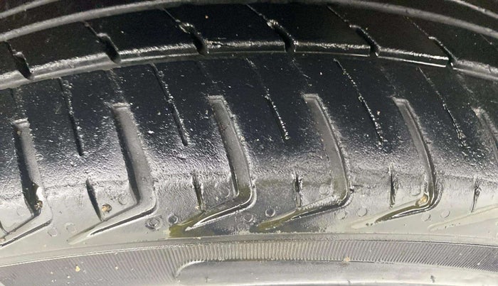 2015 Maruti Wagon R 1.0 VXI, Petrol, Manual, 36,472 km, Right Front Tyre Tread