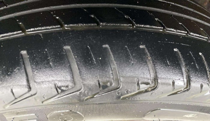 2015 Maruti Wagon R 1.0 VXI, Petrol, Manual, 36,472 km, Left Front Tyre Tread