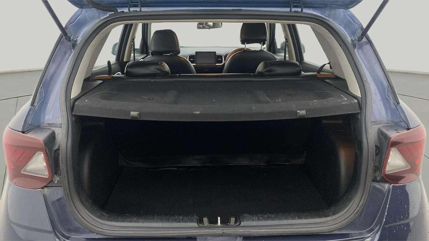 2020 Hyundai VENUE SX 1.5 CRDI, Diesel, Manual, 77,054 km, Boot Inside