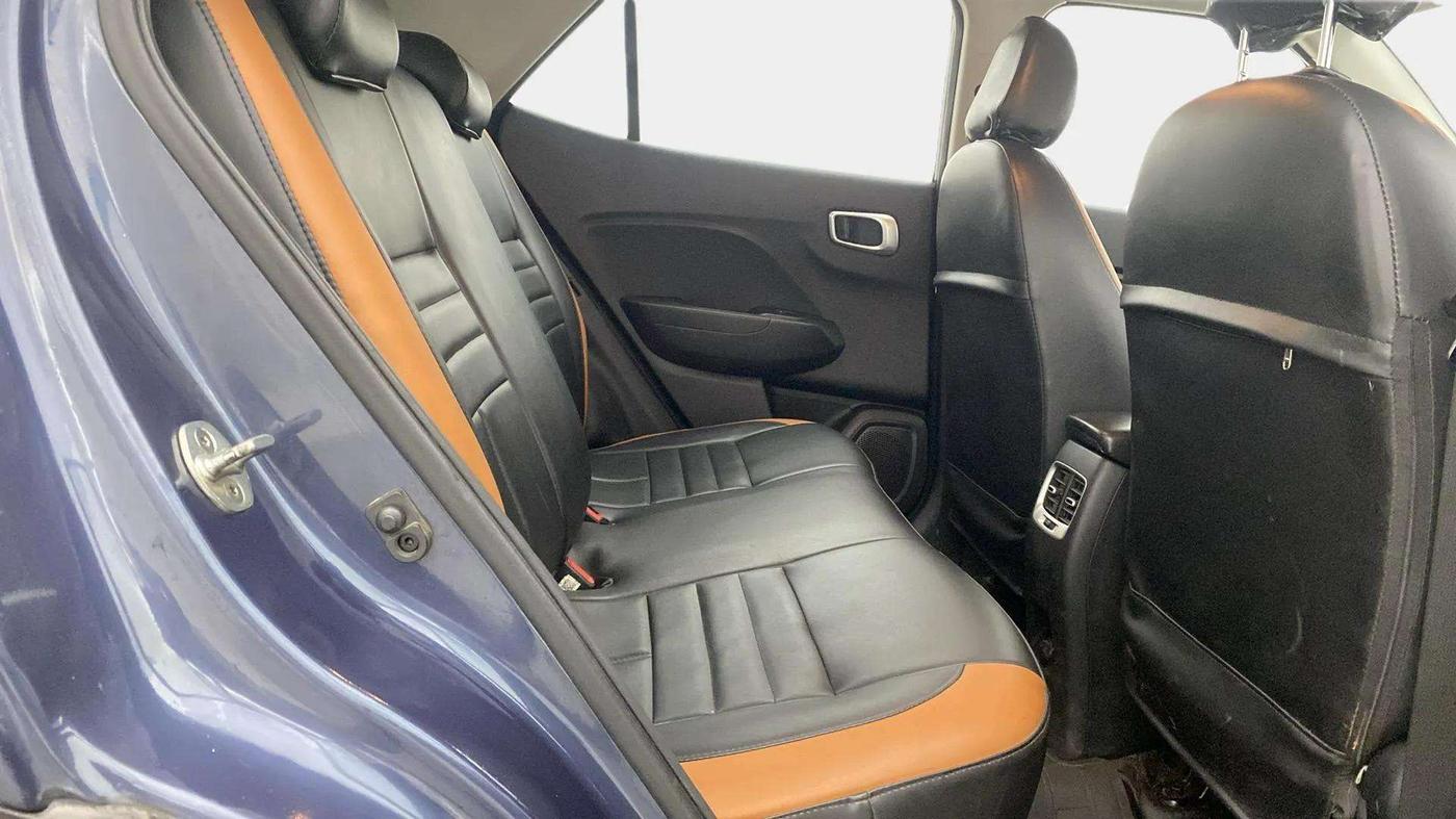 2020 Hyundai VENUE SX 1.5 CRDI, Diesel, Manual, 77,054 km, Right Side Rear Door Cabin