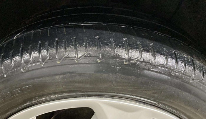 2017 Hyundai Elite i20 ASTA 1.2, Petrol, Manual, 43,512 km, Right Front Tyre Tread