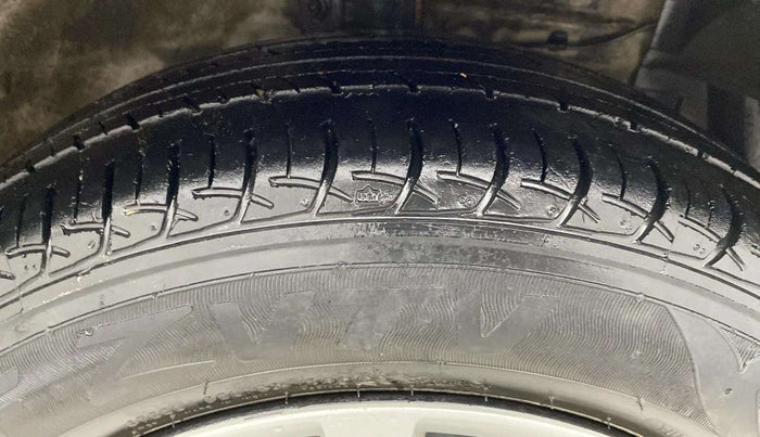 2018 Maruti Ciaz DELTA 1.5 SHVS MT PETROL, Petrol, Manual, 38,656 km, Right Front Tyre Tread