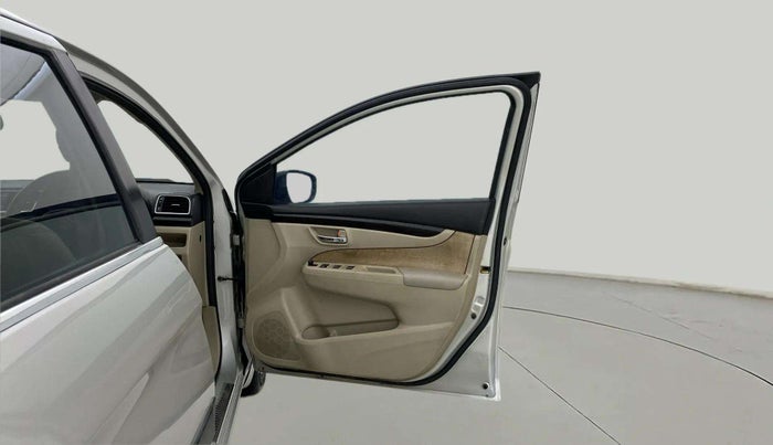 2018 Maruti Ciaz DELTA 1.5 SHVS MT PETROL, Petrol, Manual, 38,656 km, RHS Front Door