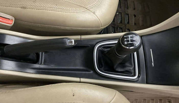 2018 Maruti Ciaz DELTA 1.5 SHVS MT PETROL, Petrol, Manual, 38,656 km, Gear Lever
