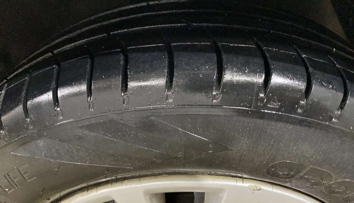 2013 Hyundai i20 MAGNA 1.2, Petrol, Manual, 34,311 km, Right Front Tyre Tread