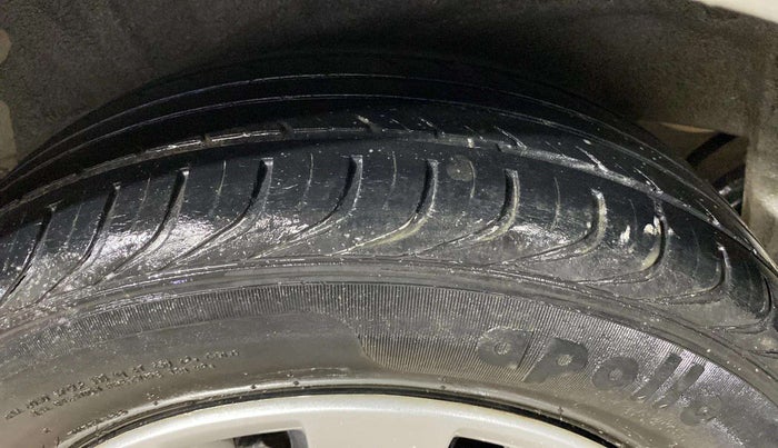 2013 Hyundai i20 MAGNA 1.2, Petrol, Manual, 34,311 km, Left Front Tyre Tread