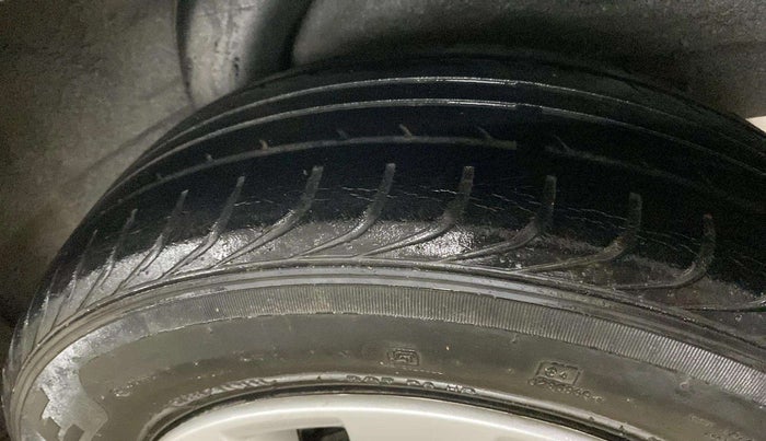 2013 Hyundai i20 MAGNA 1.2, Petrol, Manual, 34,311 km, Right Rear Tyre Tread