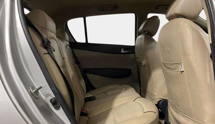 2013 Hyundai i20 MAGNA 1.2, Petrol, Manual, 34,311 km, Right Side Rear Door Cabin