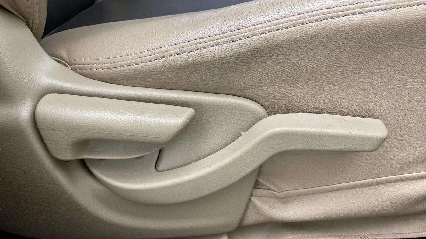 2017 Honda Amaze 1.2L I-VTEC S, Petrol, Manual, 32,058 km, Driver Side Adjustment Panel