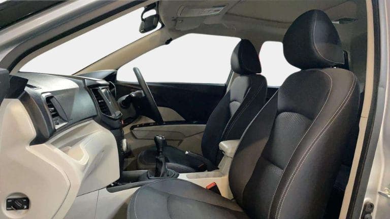 2021 Mahindra XUV300 W6 1.2 PETROL, Petrol, Manual, 22,955 km, Right Side Front Door Cabin