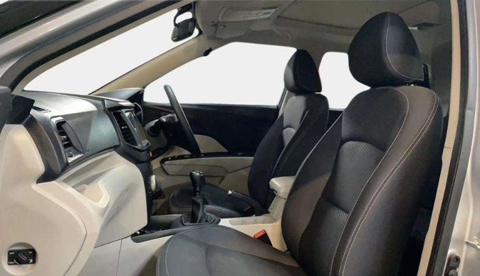 2021 Mahindra XUV300 W6 1.2 PETROL, Petrol, Manual, 22,940 km, Right Side Front Door Cabin
