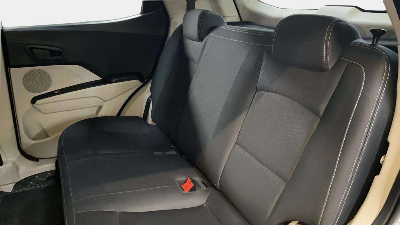 2021 Mahindra XUV300 W6 1.2 PETROL, Petrol, Manual, 22,955 km, Right Side Rear Door Cabin
