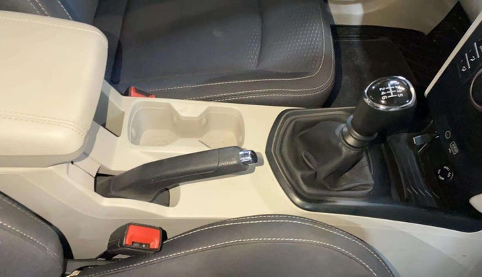 2021 Mahindra XUV300 W6 1.2 PETROL, Petrol, Manual, 22,940 km, Gear Lever