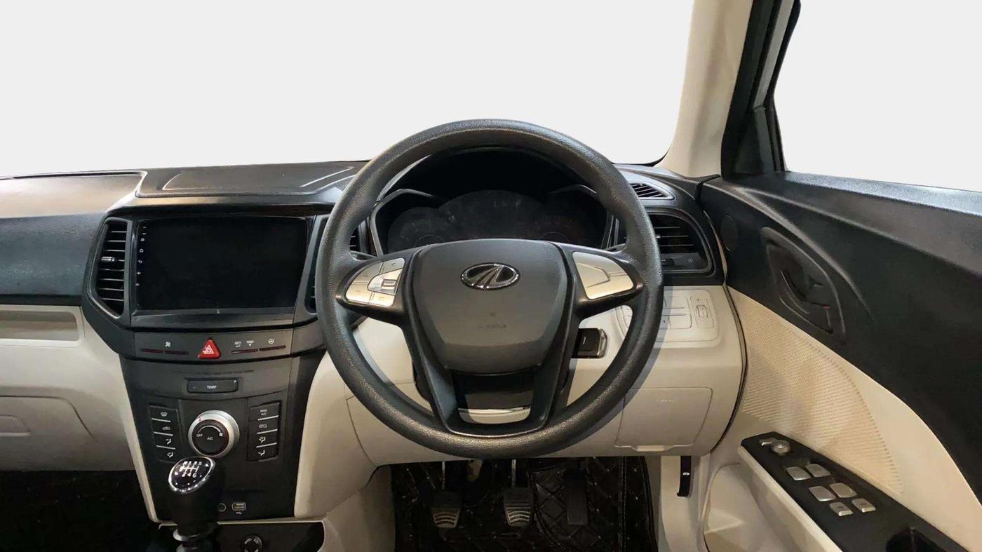 2021 Mahindra XUV300 W6 1.2 PETROL, Petrol, Manual, 22,955 km, Steering Wheel Close Up