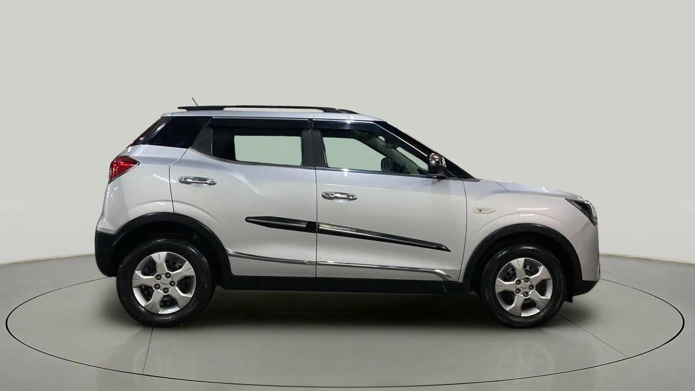 2021 Mahindra XUV300 W6 1.2 PETROL, Petrol, Manual, 22,955 km, Right Side View