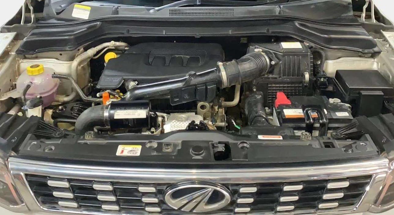 2021 Mahindra XUV300 W6 1.2 PETROL, Petrol, Manual, 22,955 km, Open Bonet