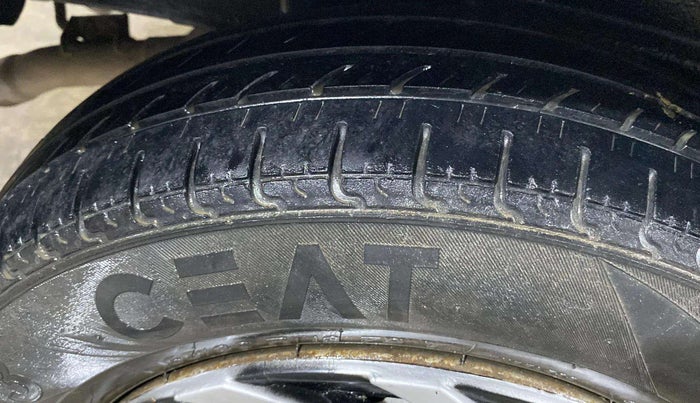 2020 Maruti New Wagon-R LXI CNG (O) 1.0, CNG, Manual, 70,220 km, Left Front Tyre Tread