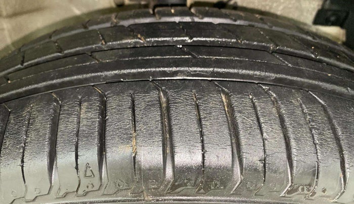2014 Maruti Swift Dzire ZXI, Petrol, Manual, 42,963 km, Right Front Tyre Tread