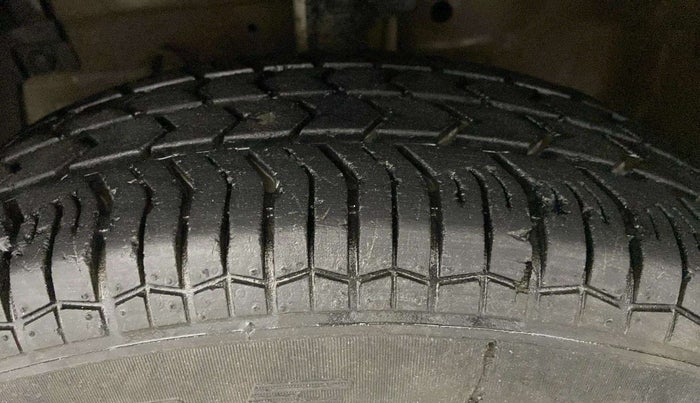 2016 Maruti Swift Dzire VXI, Petrol, Manual, 51,488 km, Left Front Tyre Tread