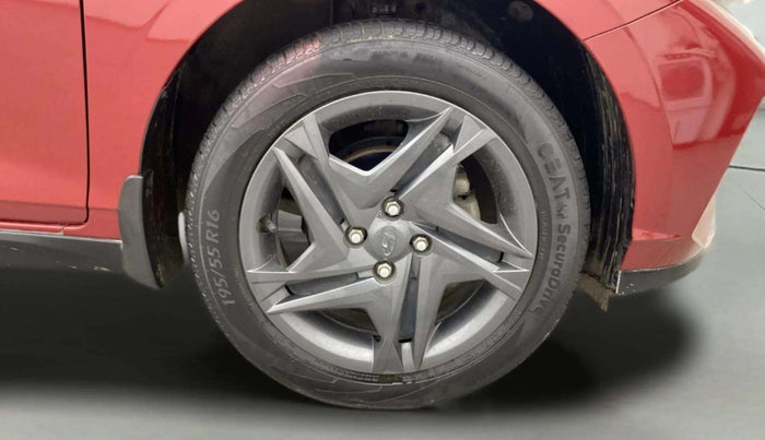 2021 Hyundai NEW I20 SPORTZ 1.2 AT, Petrol, Automatic, 39,723 km, Right Front Wheel