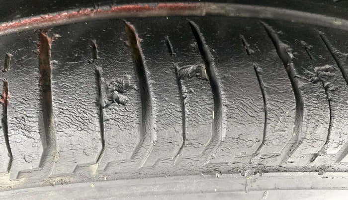 2021 Hyundai NEW I20 SPORTZ 1.2 AT, Petrol, Automatic, 39,723 km, Right Front Tyre Tread