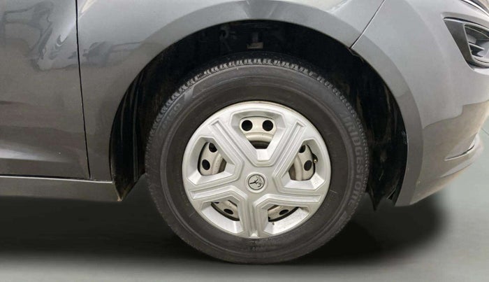 2020 Tata ALTROZ XM PETROL, Petrol, Manual, 41,950 km, Right Front Wheel
