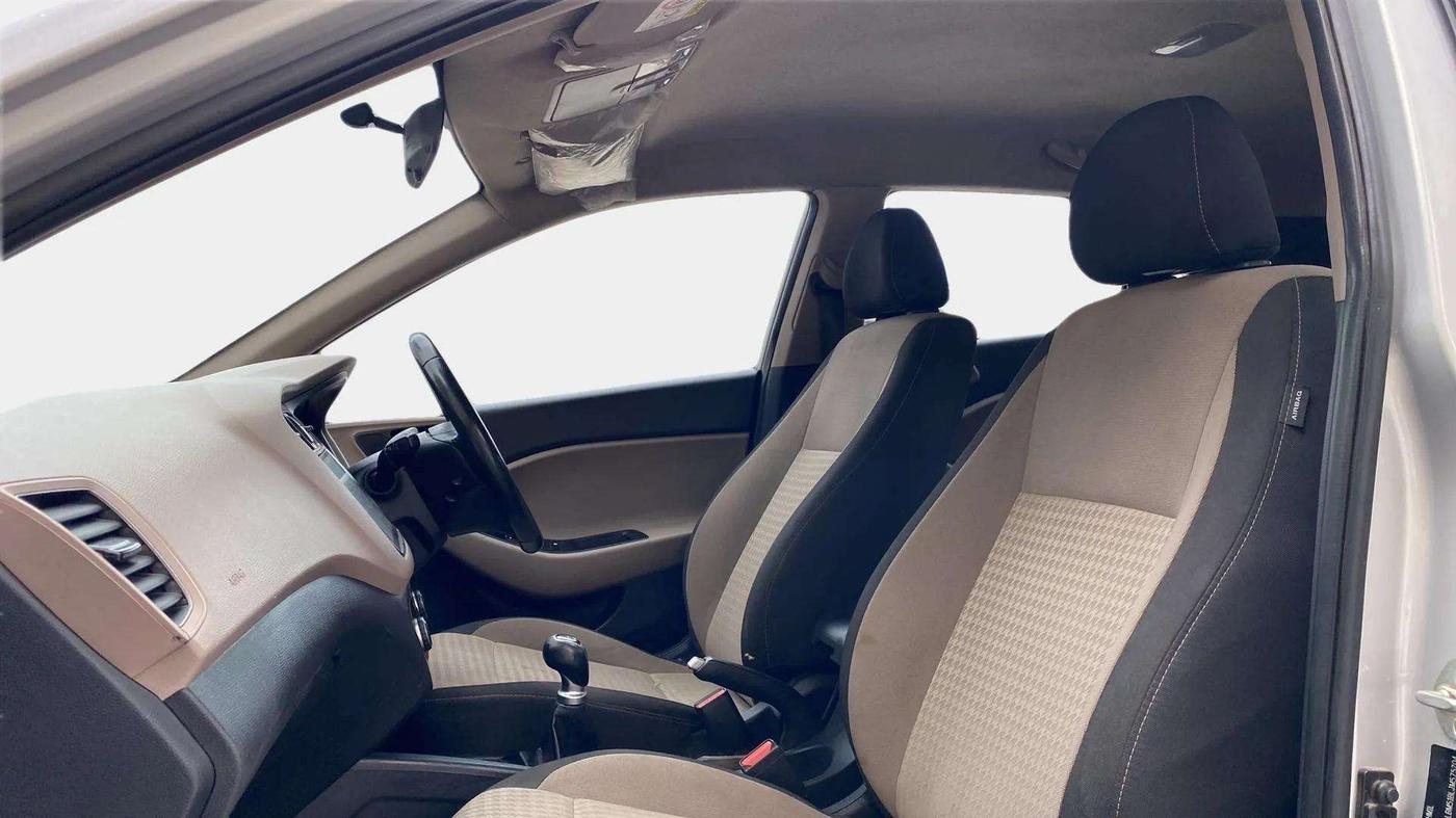 2018 Hyundai Elite i20 ASTA 1.2 (O), Petrol, Manual, 53,407 km, Right Side Front Door Cabin