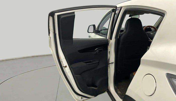 2017 Mahindra KUV 100 NXT K8 P 6 STR, Petrol, Manual, 20,142 km, LHS Rear Door