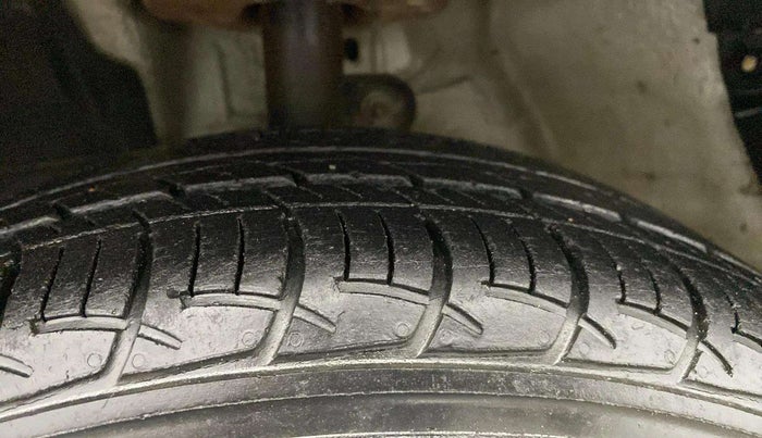 2017 Mahindra KUV 100 NXT K8 P 6 STR, Petrol, Manual, 20,142 km, Left Front Tyre Tread