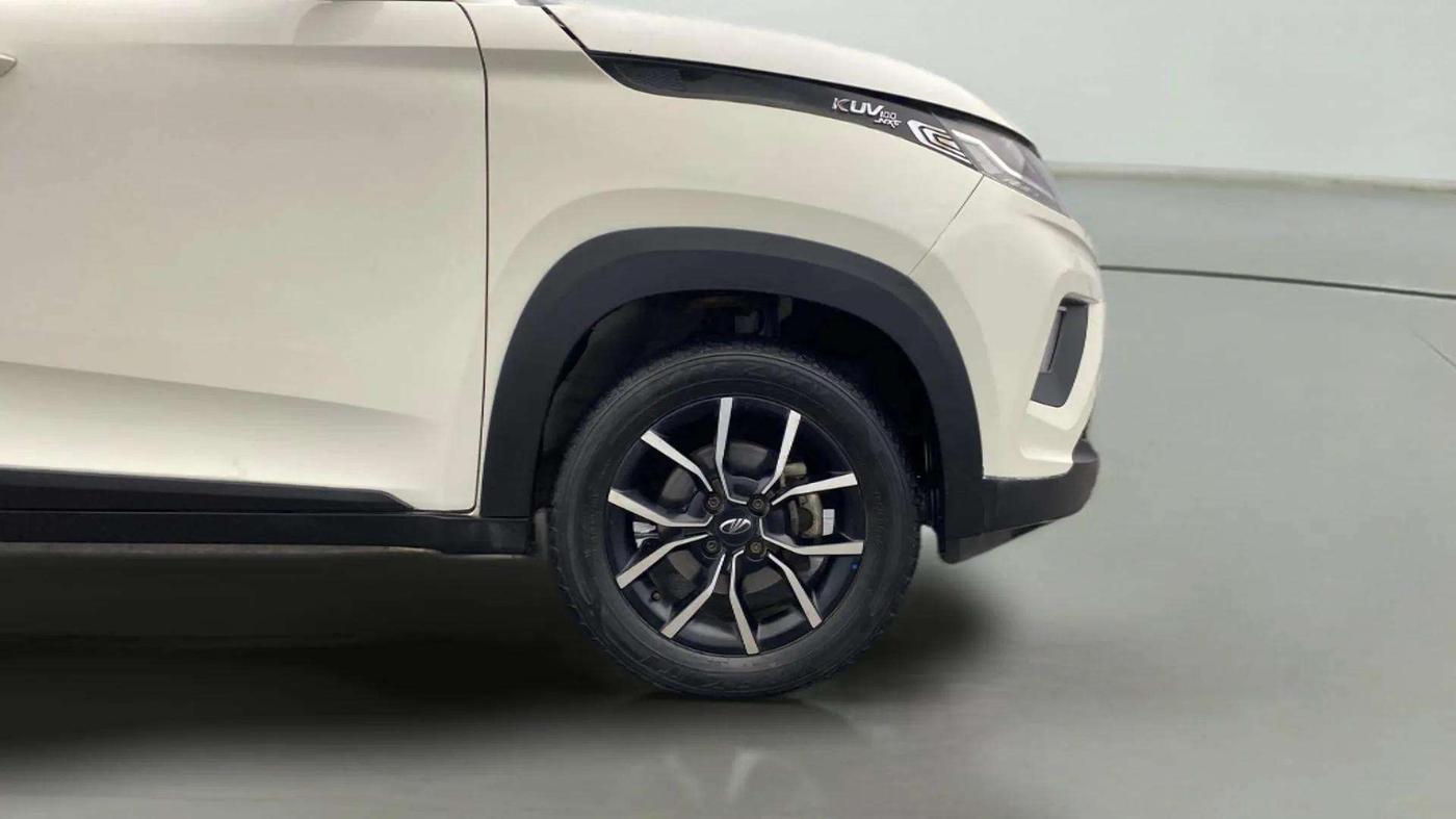 2017 Mahindra KUV 100 NXT K8 P 6 STR, Petrol, Manual, 20,142 km, Right Front Wheel