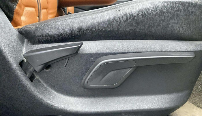 2017 Mahindra KUV 100 NXT K8 P 6 STR, Petrol, Manual, 20,142 km, Driver Side Adjustment Panel