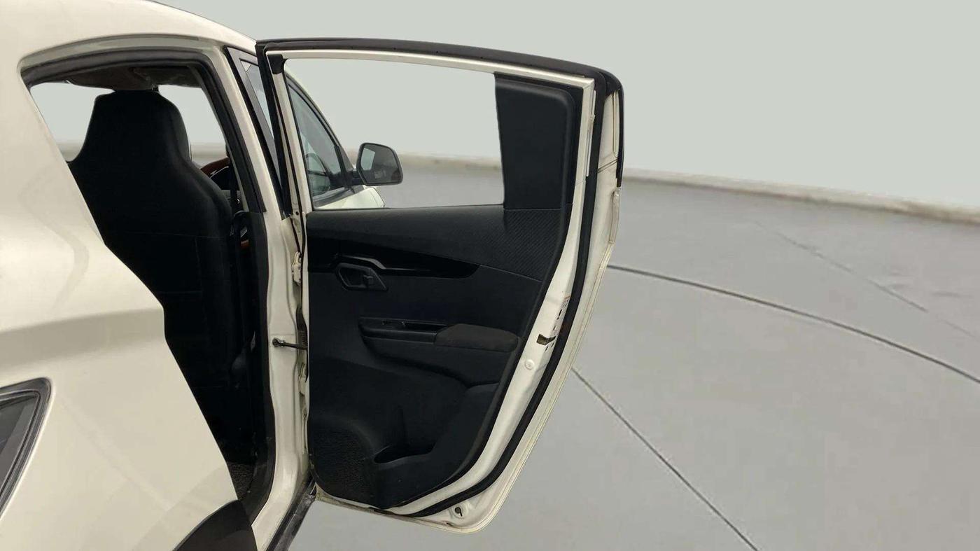 2017 Mahindra KUV 100 NXT K8 P 6 STR, Petrol, Manual, 20,142 km, RHS Rear Door