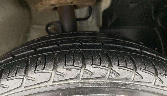 2017 Mahindra KUV 100 NXT K8 P 6 STR, Petrol, Manual, 20,142 km, Right Front Tyre Tread