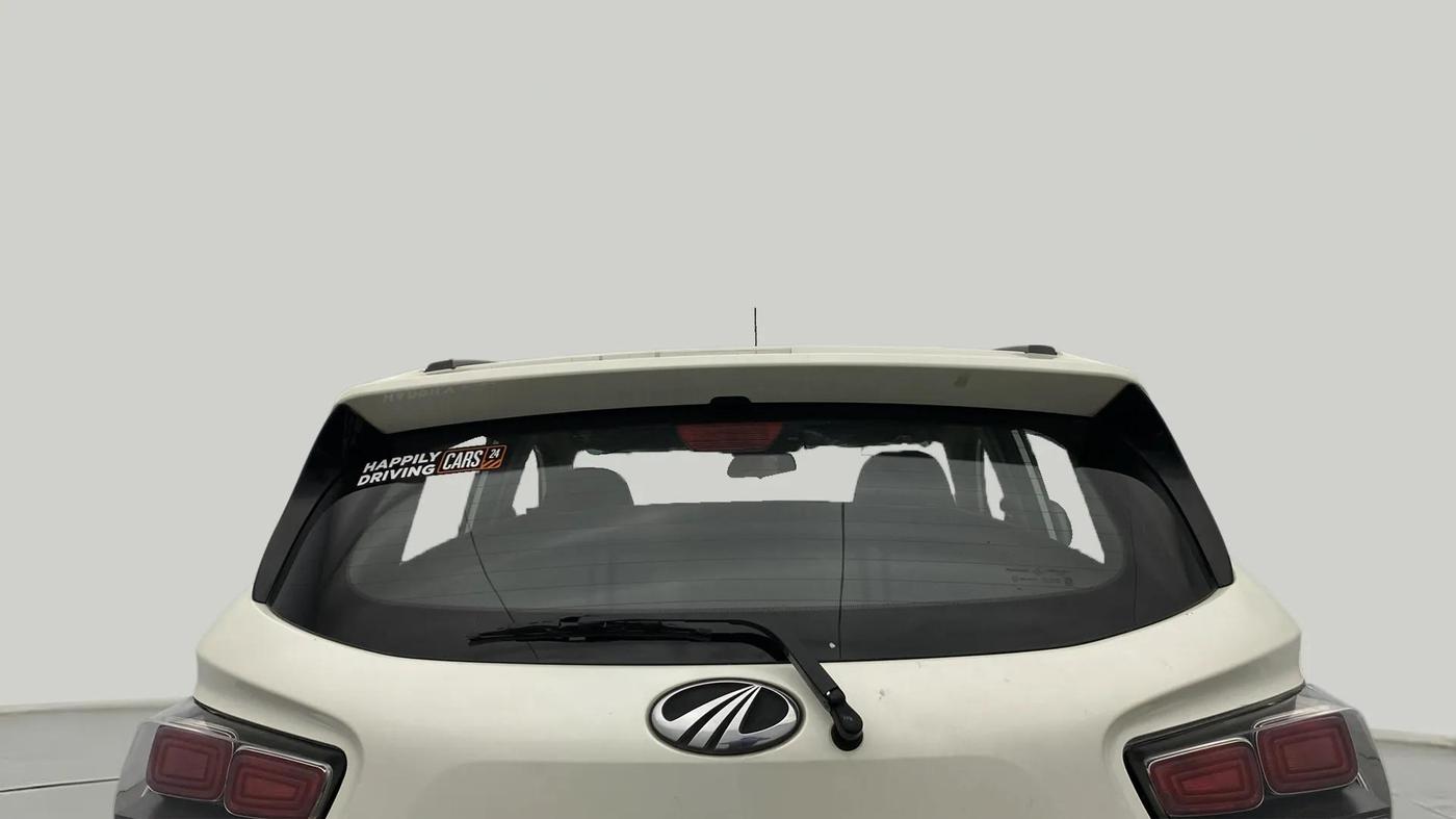 2017 Mahindra KUV 100 NXT K8 P 6 STR, Petrol, Manual, 20,142 km, Rear Windshield