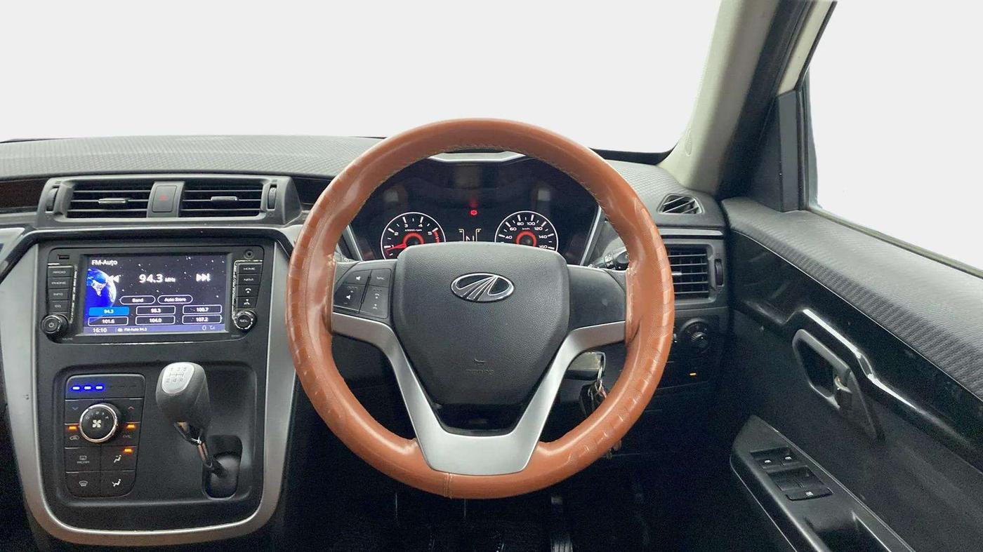 2017 Mahindra KUV 100 NXT K8 P 6 STR, Petrol, Manual, 20,142 km, Steering Wheel Close Up