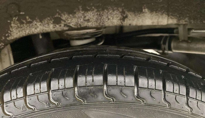 2015 Maruti Alto 800 LXI CNG, CNG, Manual, 10,380 km, Left Rear Tyre Tread