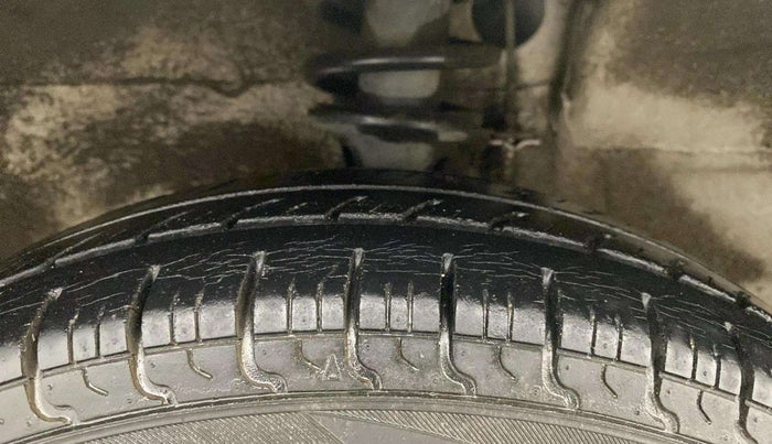 2015 Maruti Alto 800 LXI CNG, CNG, Manual, 10,380 km, Left Front Tyre Tread