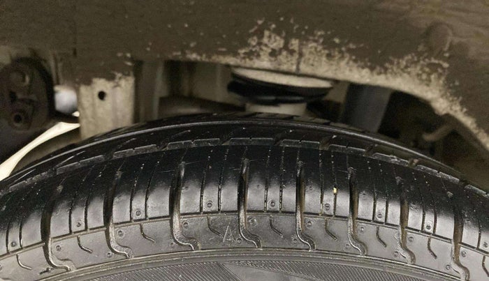 2015 Maruti Alto 800 LXI CNG, CNG, Manual, 10,380 km, Right Rear Tyre Tread