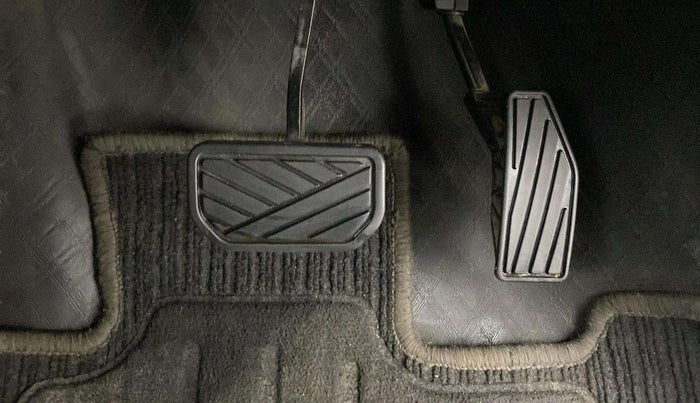 2019 Maruti XL6 ALPHA AT, Petrol, Automatic, 36,848 km, Pedals